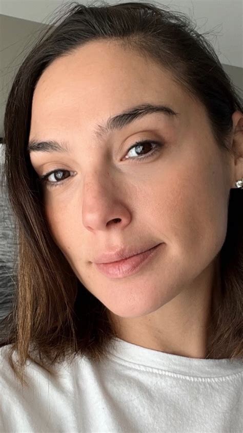 gal gadot no makeup|gal gadot pictures without makeup.